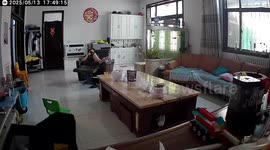 Aquarium suddenly bursts inside the room in Henan, China