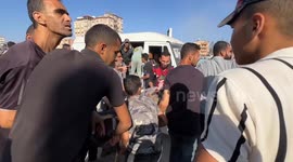 Israel hits residential area in central Gaza (2)
