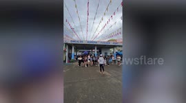 Tour guide mimics drone for awesome holiday video