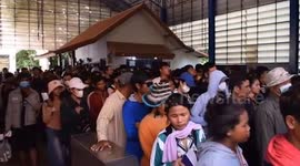Cambodian workers flee Thailand amid border conflict