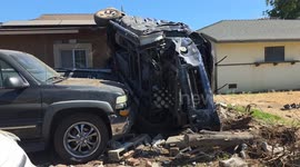 US, Bakersfield: Bakersfield High-Speed Pursuit Ends in Collision and Arrest