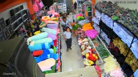 Shoppers flee from supermarket during earthquake in the Philippines