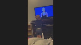 Toddler hilariously trades mom for Ms. Rachel in viral TikTok