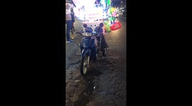 Candyfloss Scooter in Vietnam Blasts Music While Selling Candyfloss to Kids