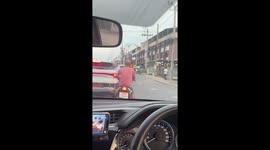 Motorcycle rider seen carrying his pet parrot on his shoulder