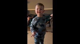 Tiny genius: Non-verbal kid counts to 100 with finger numerals