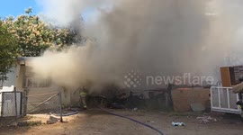 US, Bakersfield: Bakersfield Fire Spreads From RV to Nearby Home