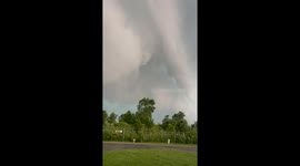 Shelf cloud spotted amid storm warning in Trenton, Michigan, USA