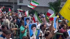 Iran: Iranians rally during Friday prayers to protest Israeli attacks (3)