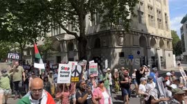 UK: Hundreds of thousands in London protest Israeli strikes on Gaza, Iran (2)