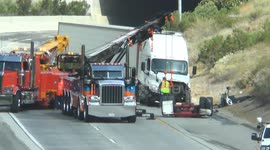 US, Los Angeles: Sylmar 2 Big Rig Crash Southbound 5 Interstate