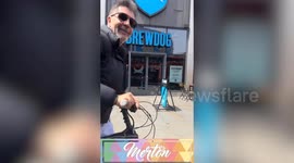 Simon Cowell on e-bike without helmet - despite two previous accidents