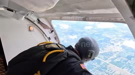US paratroopers performs jumps at Dayton Air Show