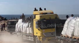 UN aid trucks enter Gaza to ease worsening humanitarian crisis (2)