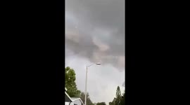 US: Possible Tornado Whips Debris Into Air in Largo, Florida