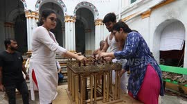 India: Artisans Build Traditional Rath in Kolkata