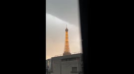 Eiffel Tower Temporarily Disappears Amid Severe Storm in Paris – Stunning Meteorological Phenomenon Captured on Video