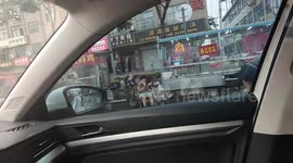 Child caught applying makeup by roadside in Henan, China