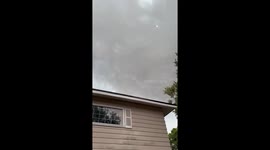 US: Possible Tornado Whip Debris Into Air in Pinellas County, Florida 2
