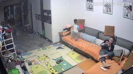 Child accidentally hits mother with toy in Liaoning, China