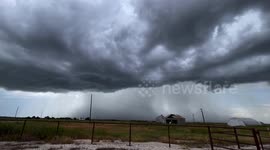 Storms can be seen Rolling into Central Oklahoma behind this abandoned barn