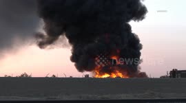 US, Los Angeles: Lancaster Over 100 Cars Burn in Junkyard Fire