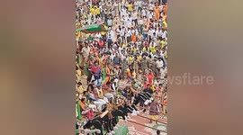 Thousands attend India's vibrant chariot festival