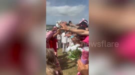Couple tie the knot at Glastonbury in front of 500 strangers