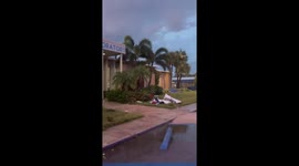 US: Possible Tornado Whip Debris Into Air in Pinellas County, Florida 3