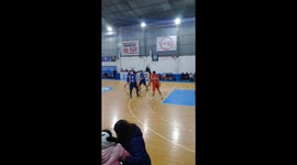 Basketball mishap follows missed shot in Santiago del Estero, Argentina