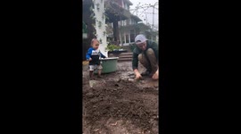 Toddler’s backyard slip sparks laughs and viral views