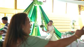 Hilarious moment wedding guests avoid bride's boquet