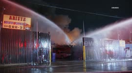 US, Los Angeles: Wilmington Commercial Fire