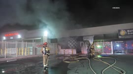 US, Los Angeles: Reseda Structure Fire