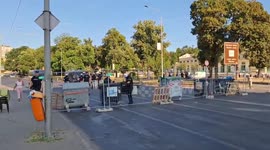 Serbia: Police Dismantle Barricades During Anti-Government Protest in Kragujevac