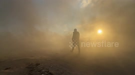 Starvation-stricken Palestinians flock to aid distribution point in central Gaza