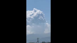 Japan: Shinmoedake Volcano Eruption Continues, Spews Ash 2,800 Meters Into Sky 3