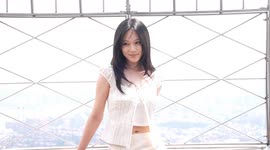 USA: BIBI, South Korean singer-songwriter visits Empire State Building