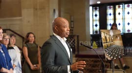 USA: Mayor Eric Adams speaks to the press on closing of asylum seeker arrival center