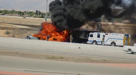 US, Bakersfield: Bakersfield Fiery Crash Leaves Multiple Injured