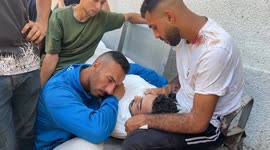 Palestinians bid farewell to relatives killed in Israeli strike on Gaza (2)