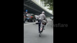 Motorist baffled by cyclist's bizarre pommel horse movements on bike