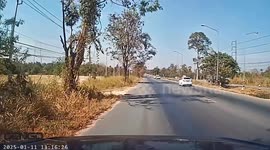 Pickup truck's chassis snaps and wheel falls off on road
