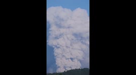 Japan: Shinmoedake Eruption Sends Ash 5,000 Meters High 2