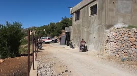 Israeli strike hits building in southern Lebanon despite ceasefire