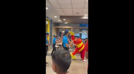 Jollibee mascot slips during dance at kids' party in Isabela, Philippines