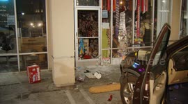 US, Los Angeles: Jefferson Park Multiple Businesses Looted Following Street Takeover