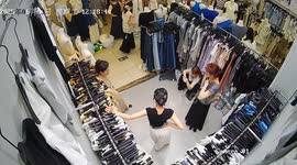 Mouse causes panic among group of women in Zhejiang, China