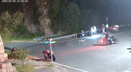 Biker crashes into wooden pole after failed downhill brake in Zhejiang, China