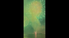 US: Macy’s Independence Day Fireworks Dazzle Over NYC Skyline